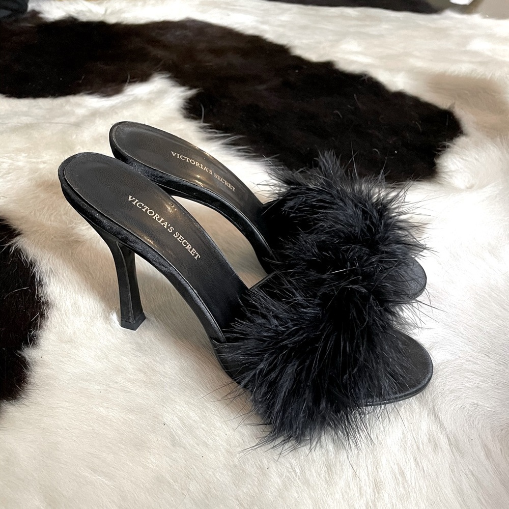 Perfect condition vintage Victoria secret black feather slipper heels